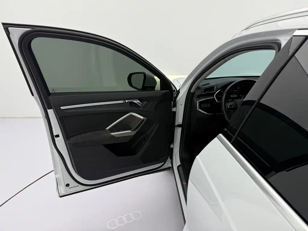 Audi Q3 — фото 24
