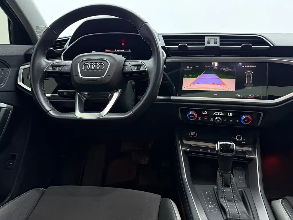Audi Q3 — фото 10