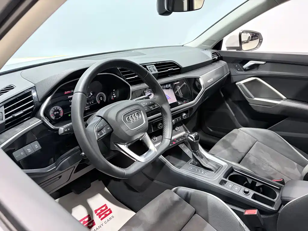 Audi Q3 — фото 14