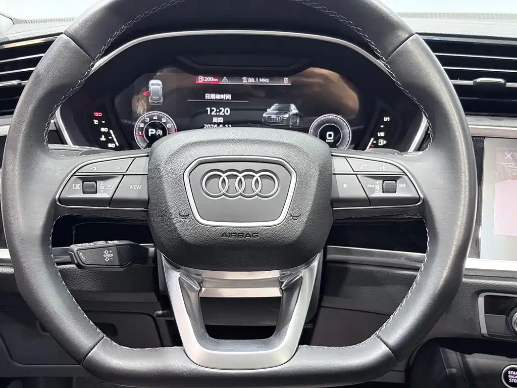 Audi Q3 — фото 21
