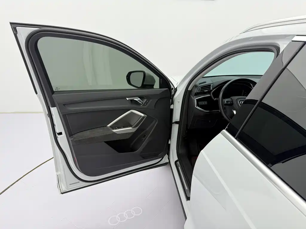Audi Q3 — фото 23
