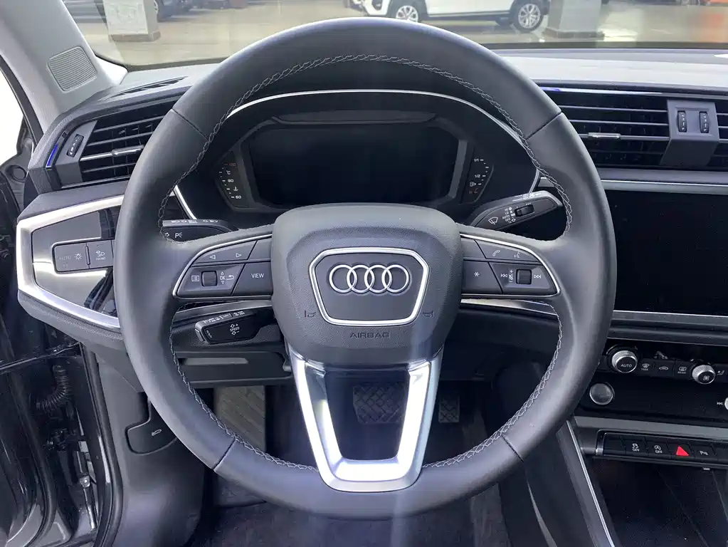 Audi Q3 — фото 6