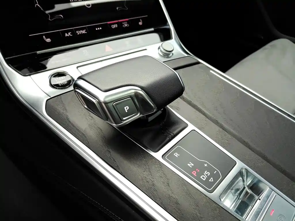 Audi A6L — фото 9