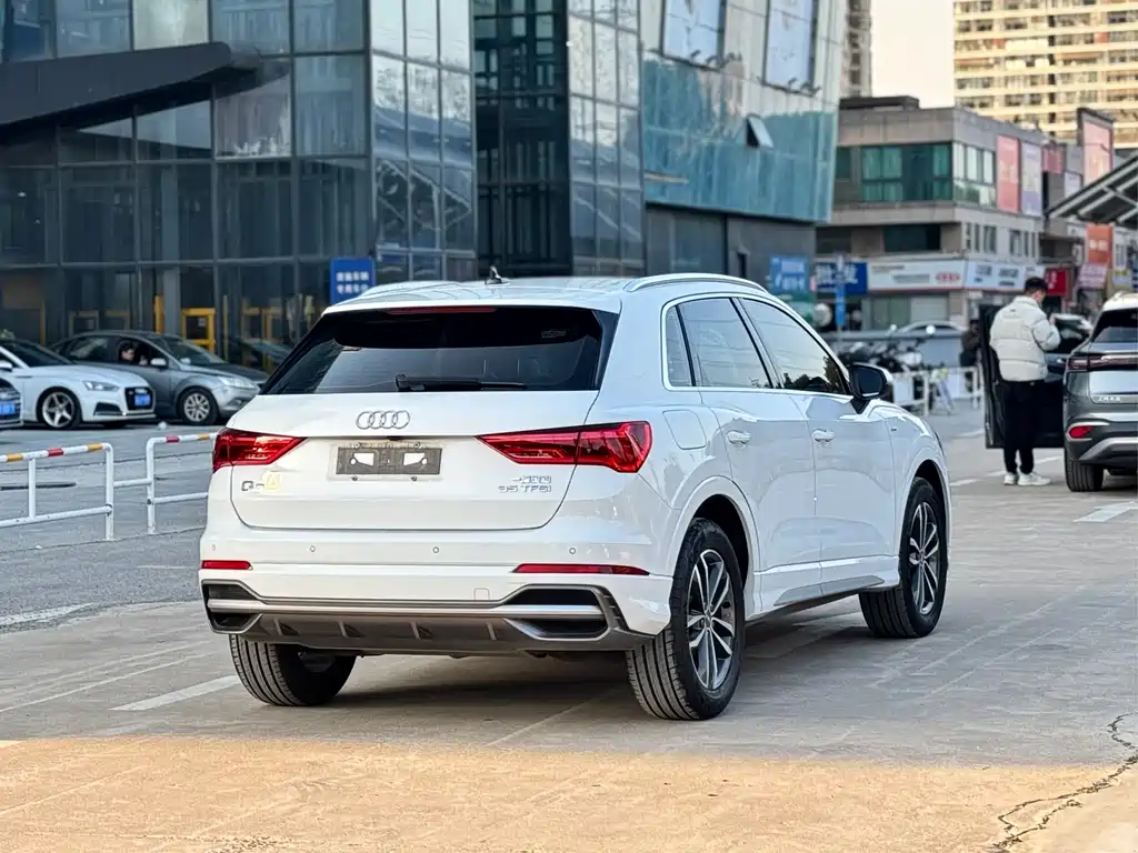 Audi Q3 — фото 4
