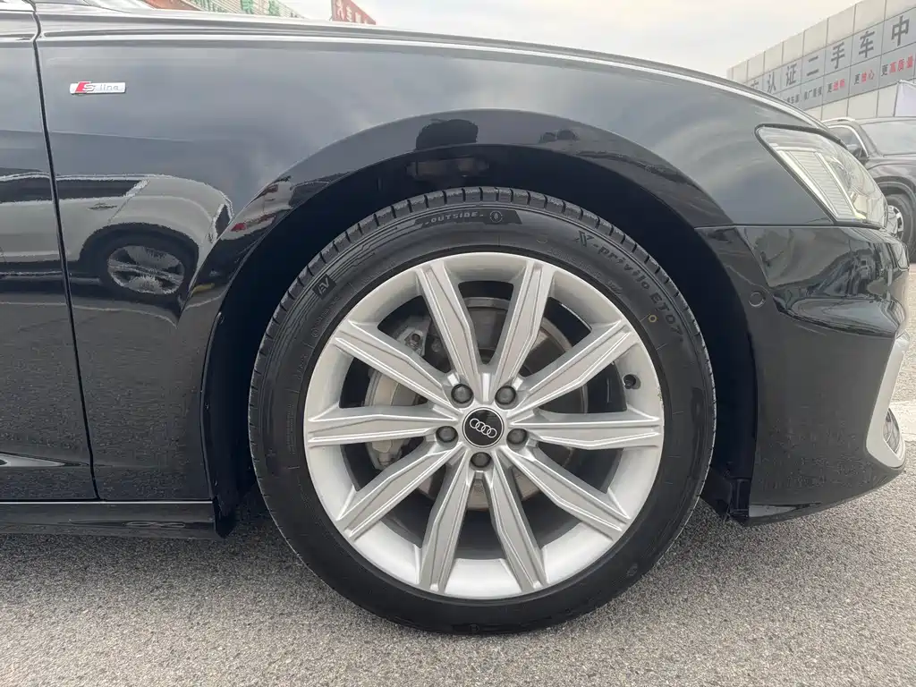 Audi A6L — фото 9