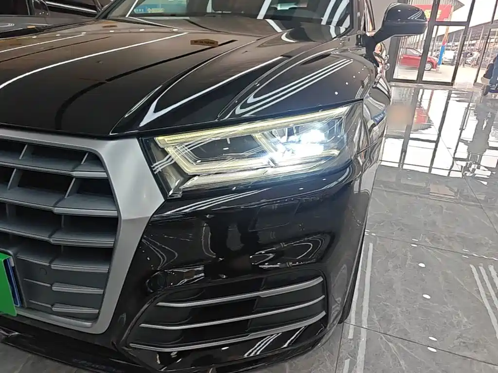 Audi Q5L — фото 24