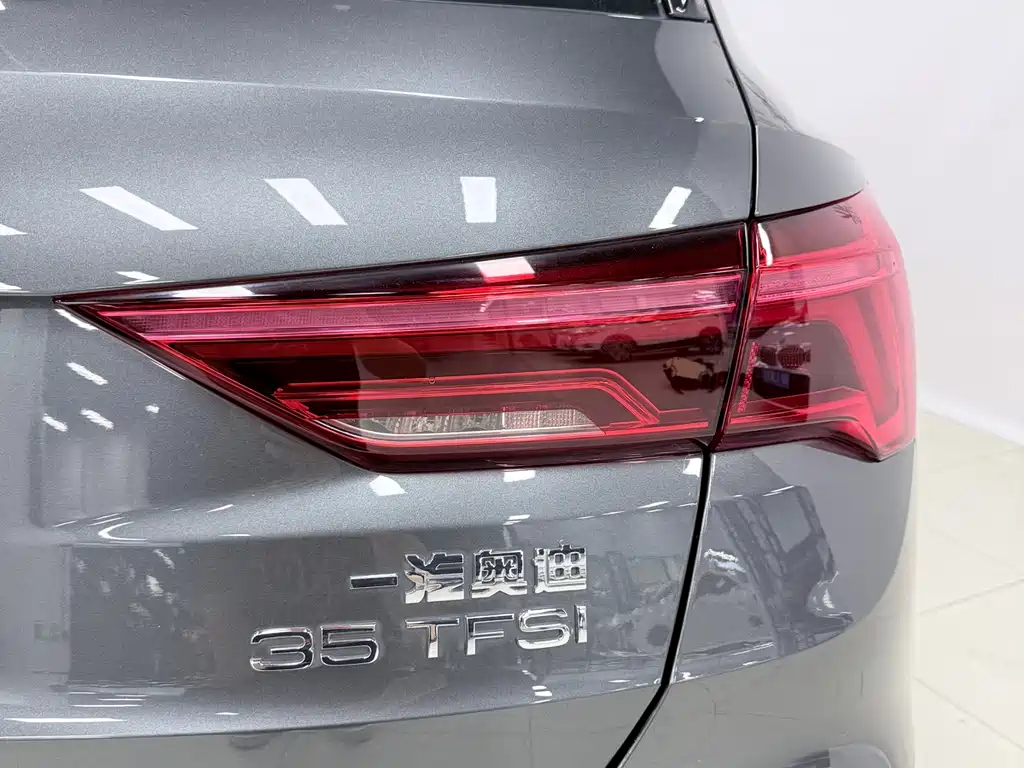 Audi Q3 — фото 9