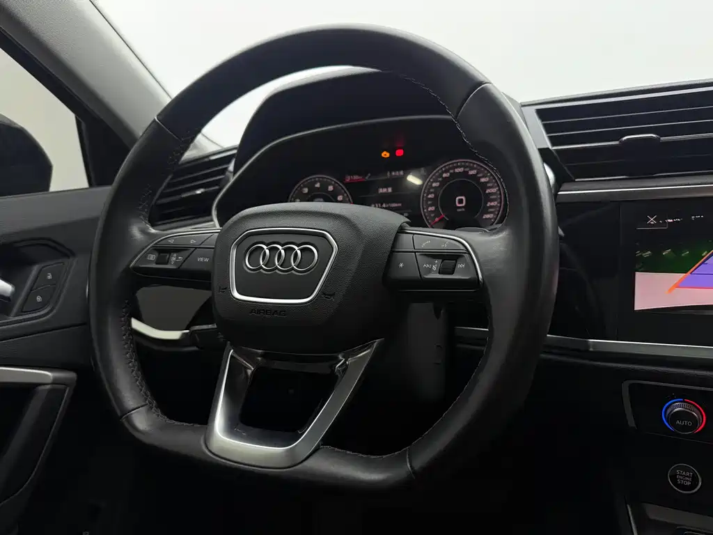 Audi Q3 — фото 10