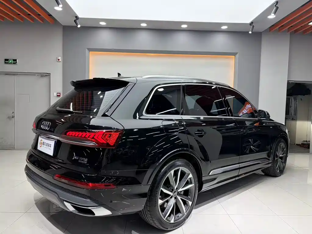 Audi Q7 — фото 4