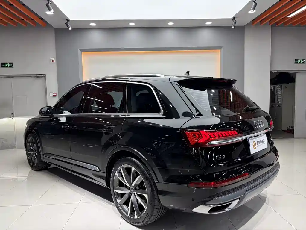 Audi Q7 — фото 6