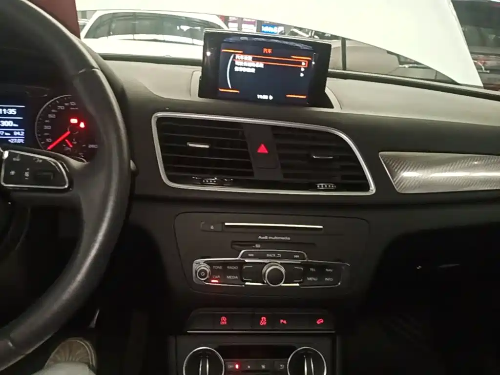 Audi Q3 — фото 10