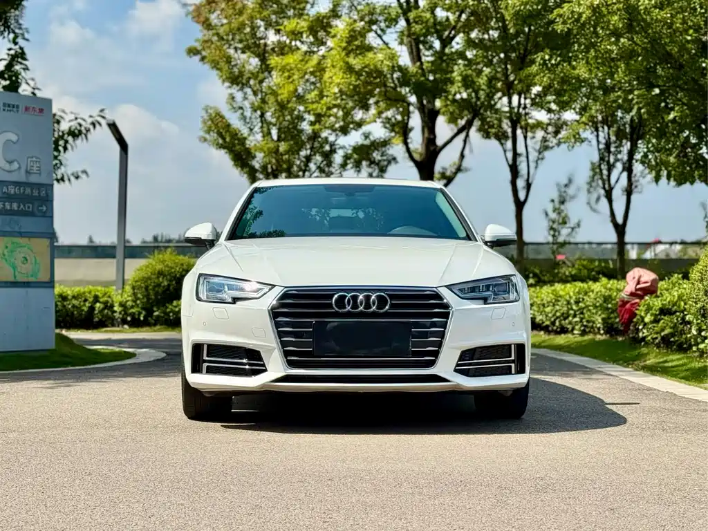 Audi A4L — фото 2