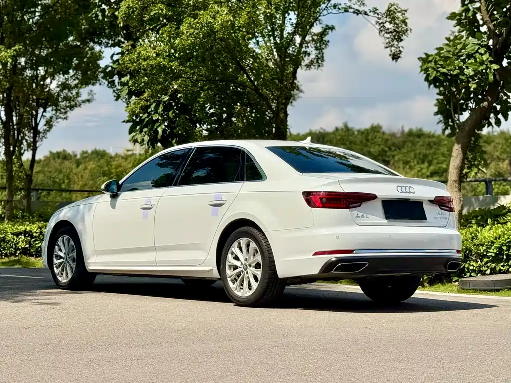 Audi A4L — фото 7
