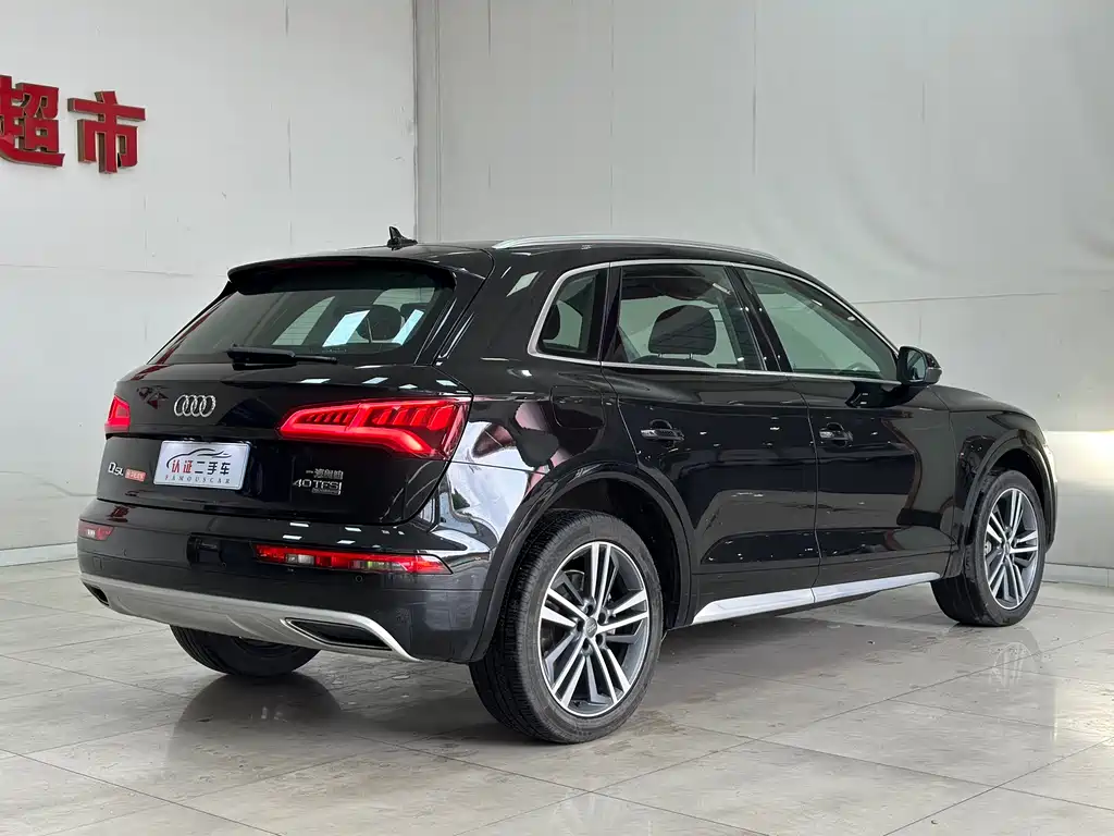 Audi Q5L — фото 14