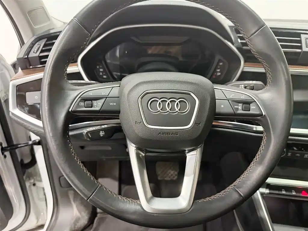 Audi Q3 — фото 10