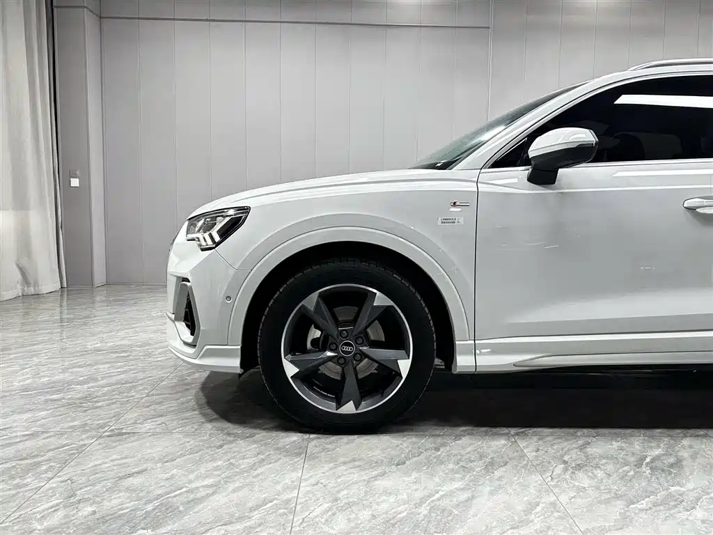 Audi Q3 — фото 8