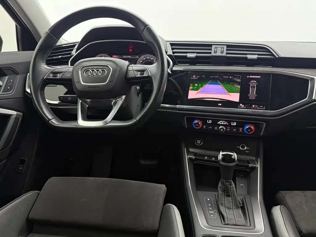 Audi Q3 — фото 10