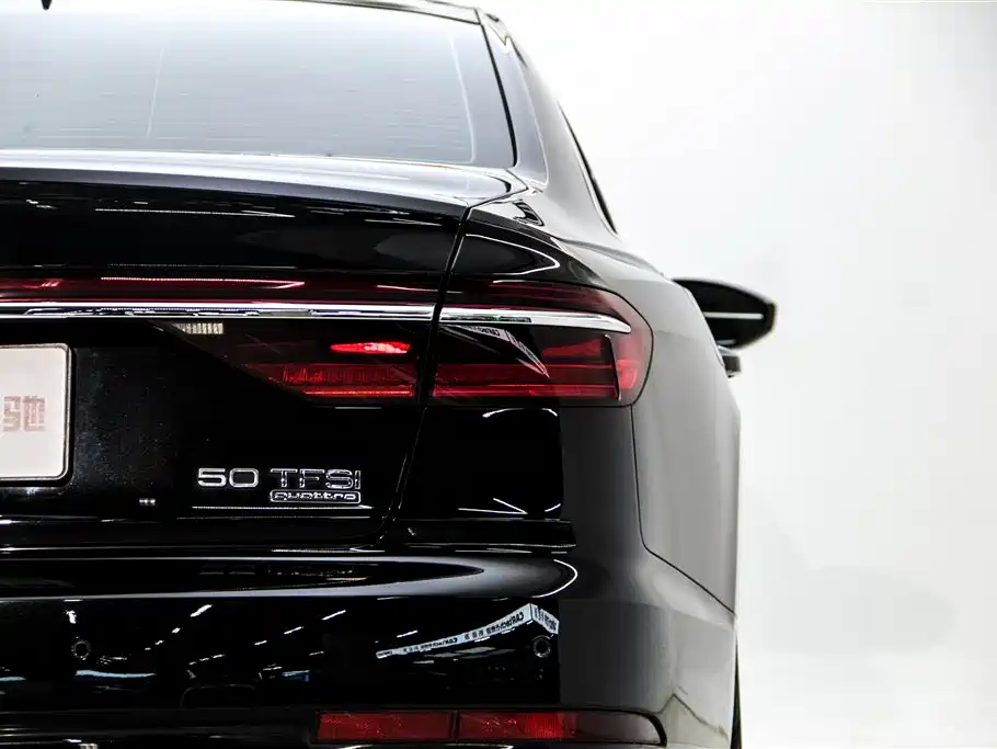 Audi A8 — фото 11