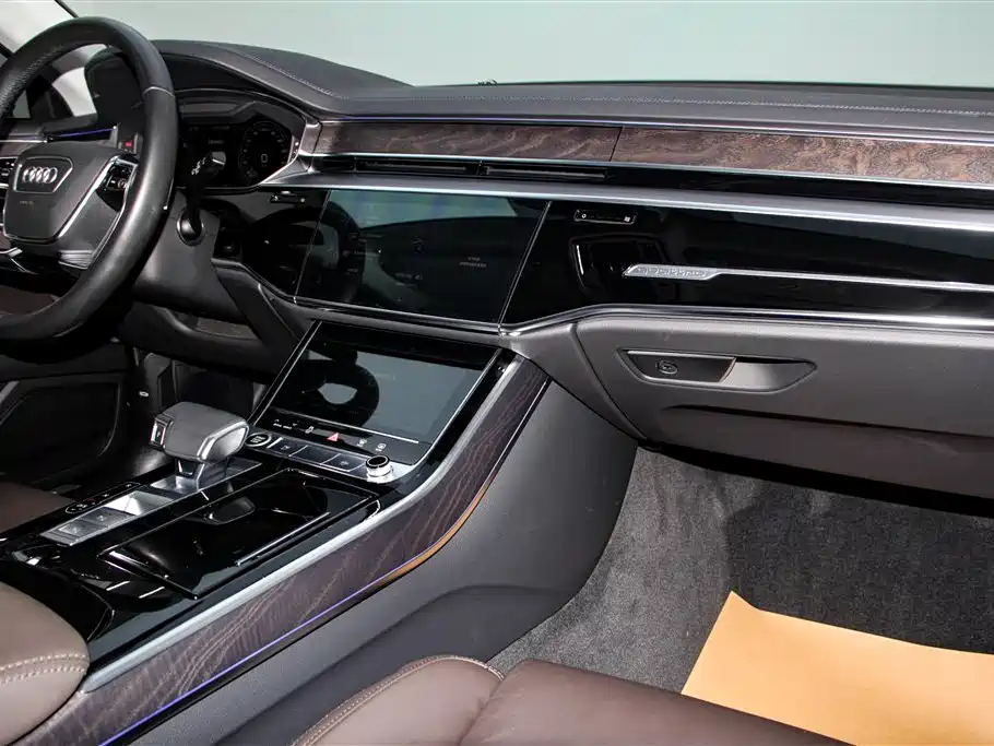 Audi A8 — фото 23