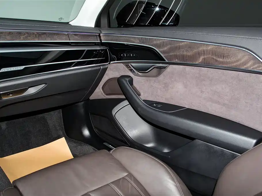 Audi A8 — фото 24