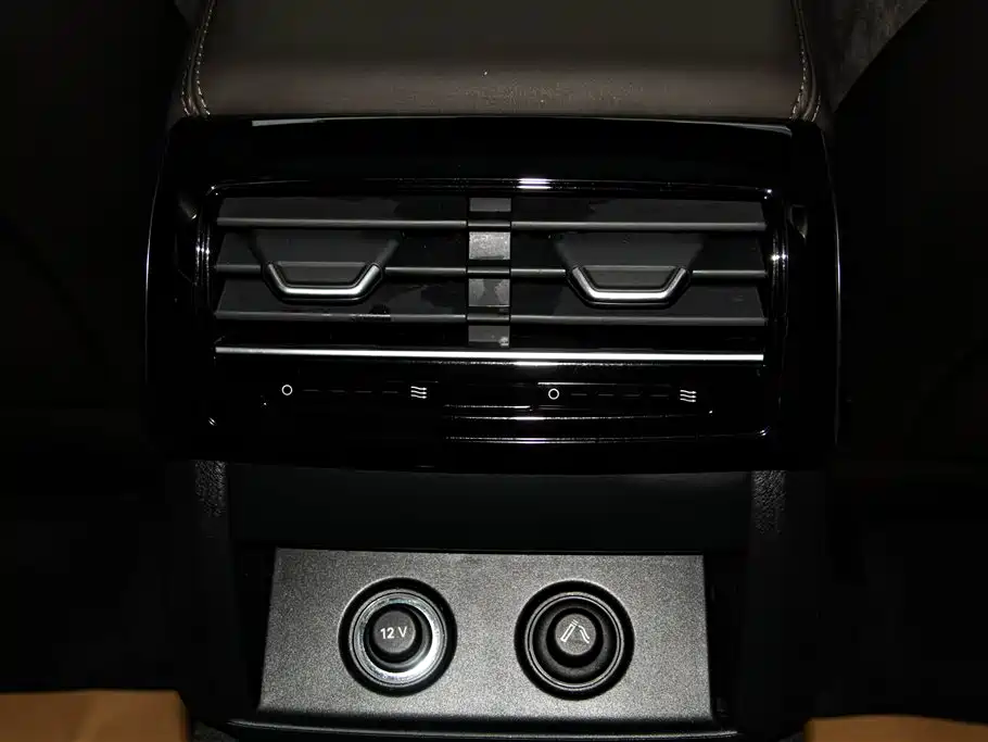 Audi A8 — фото 25