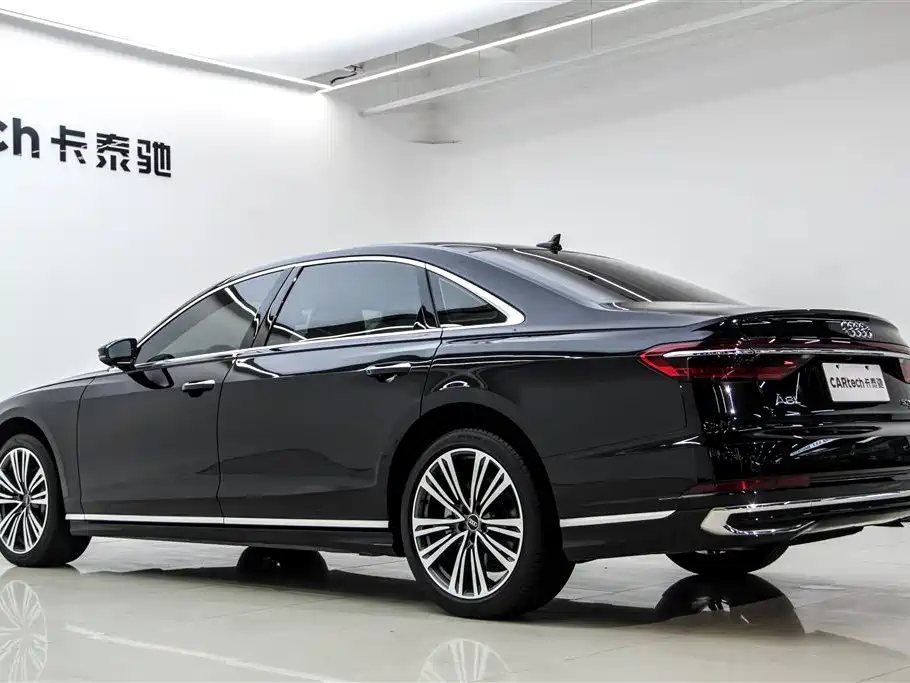 Audi A8 — фото 7