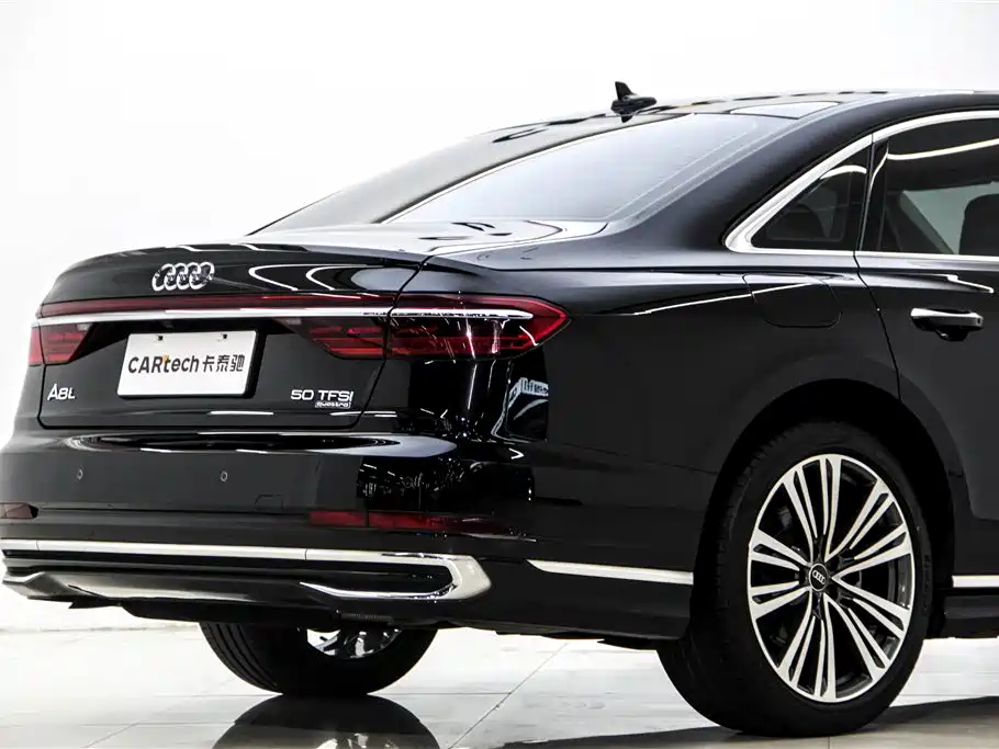 Audi A8 — фото 9