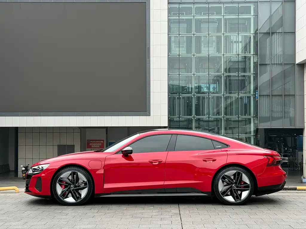 Audi RS e-tron GT — фото 4
