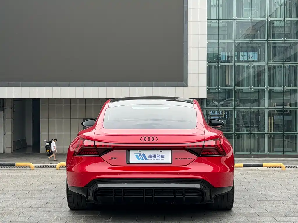 Audi RS e-tron GT — фото 5