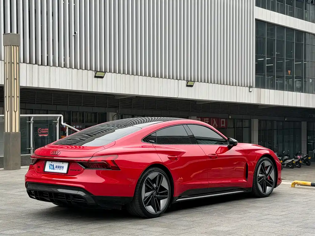Audi RS e-tron GT — фото 6