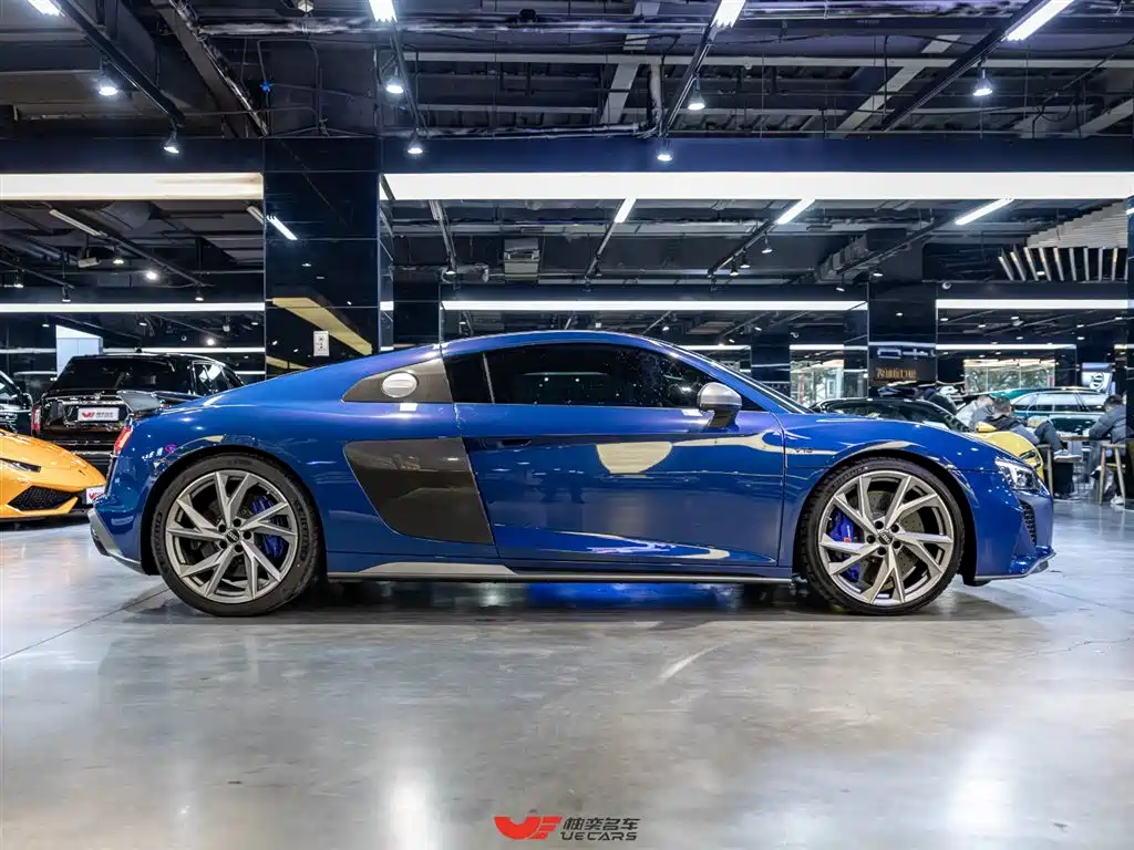 Audi R8 — фото 7