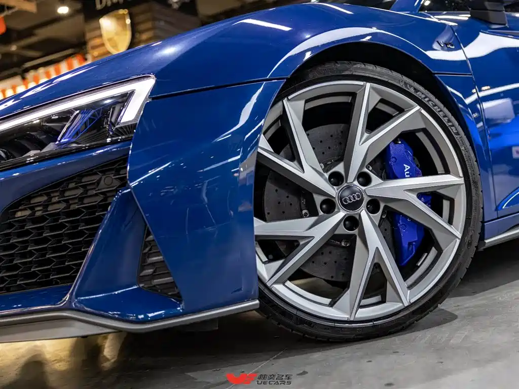 Audi R8 — фото 9