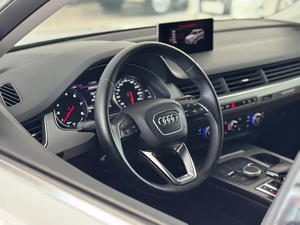 Audi Q7 — фото 8