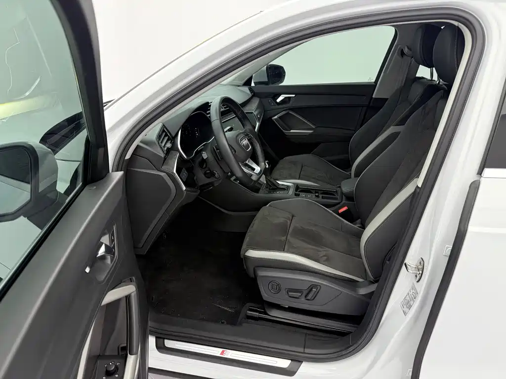 Audi Q3 — фото 20