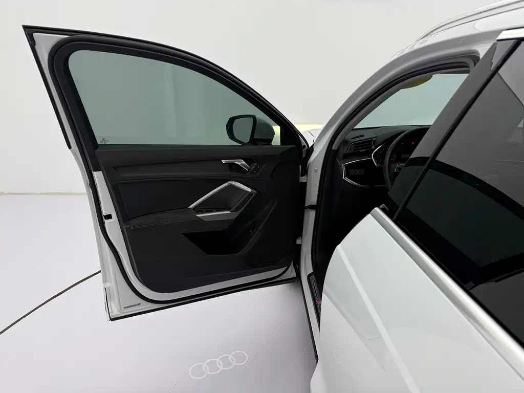 Audi Q3 — фото 21