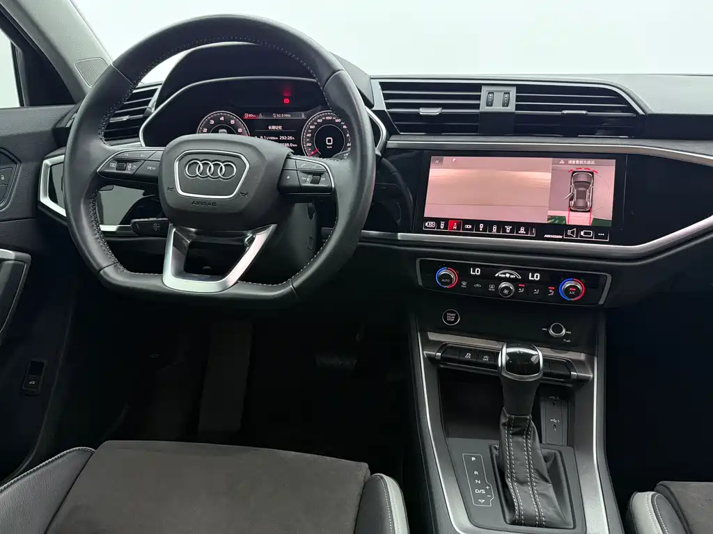 Audi Q3 — фото 10