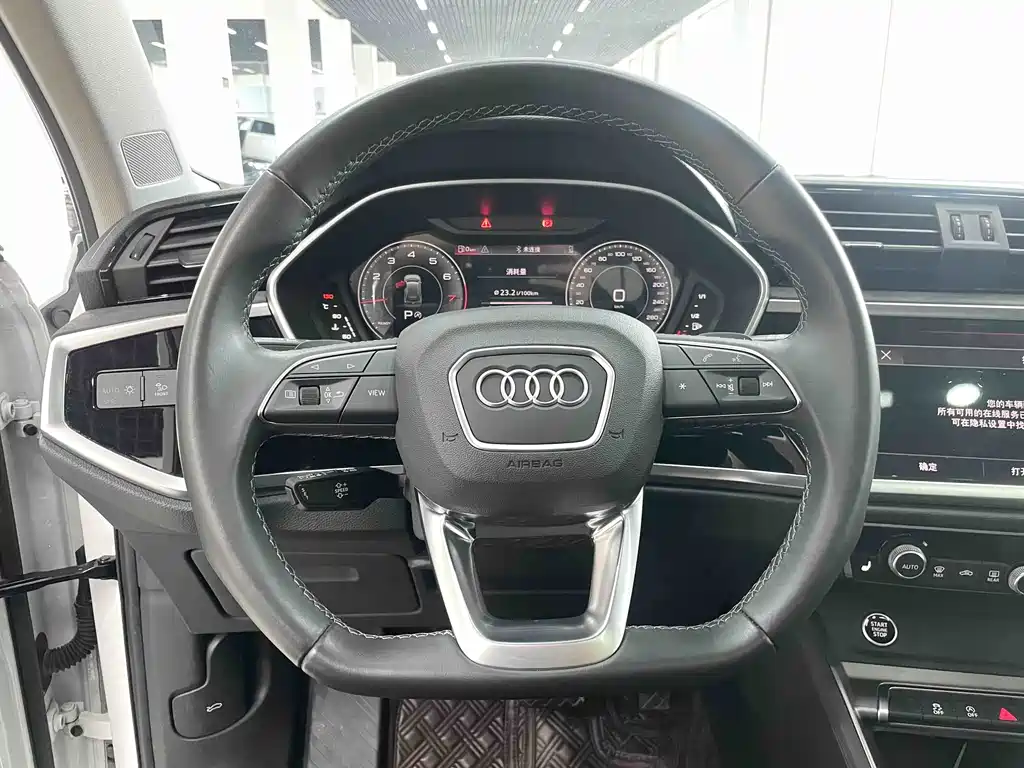 Audi Q3 — фото 8