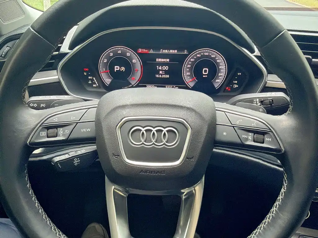 Audi Q3 — фото 11
