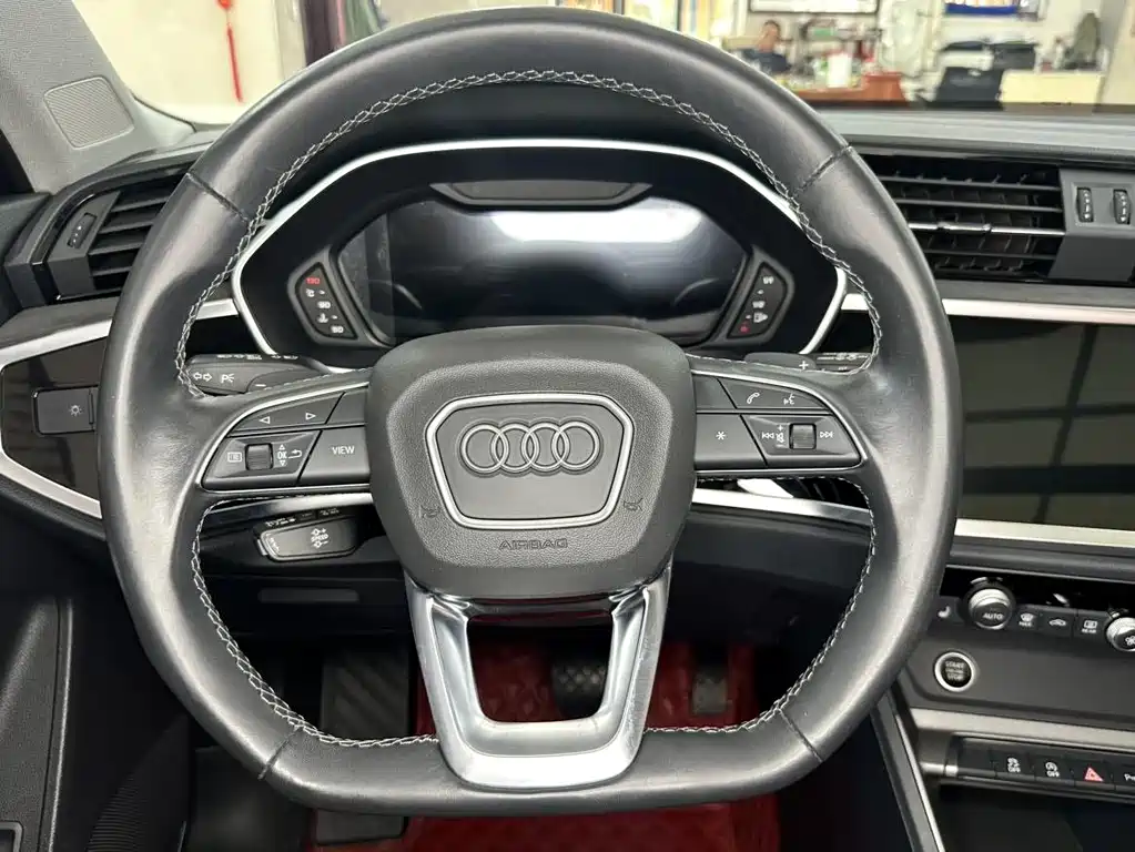 Audi Q3 — фото 15