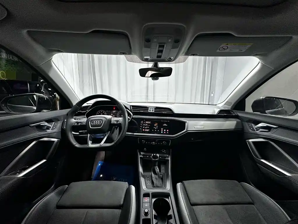 Audi Q3 — фото 11