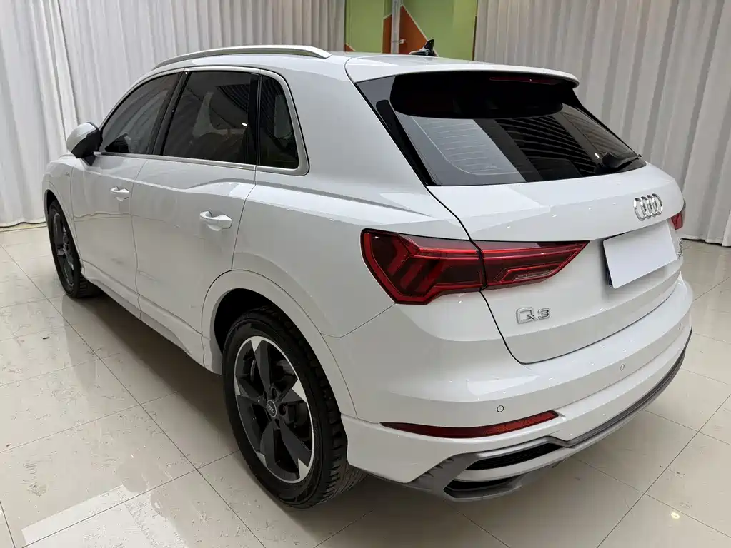 Audi Q3 — фото 14