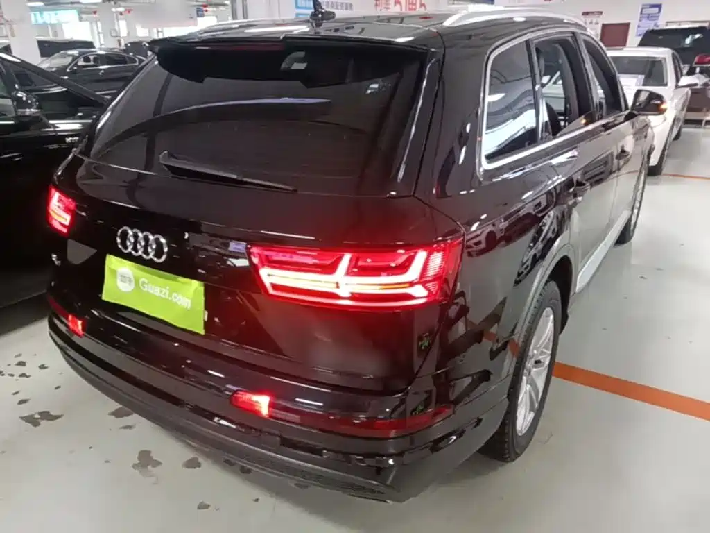 Audi Q7 — фото 7
