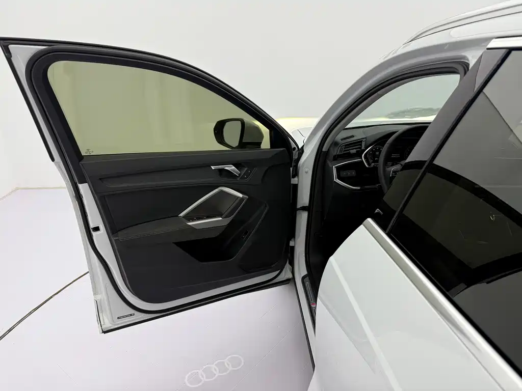 Audi Q3 — фото 23