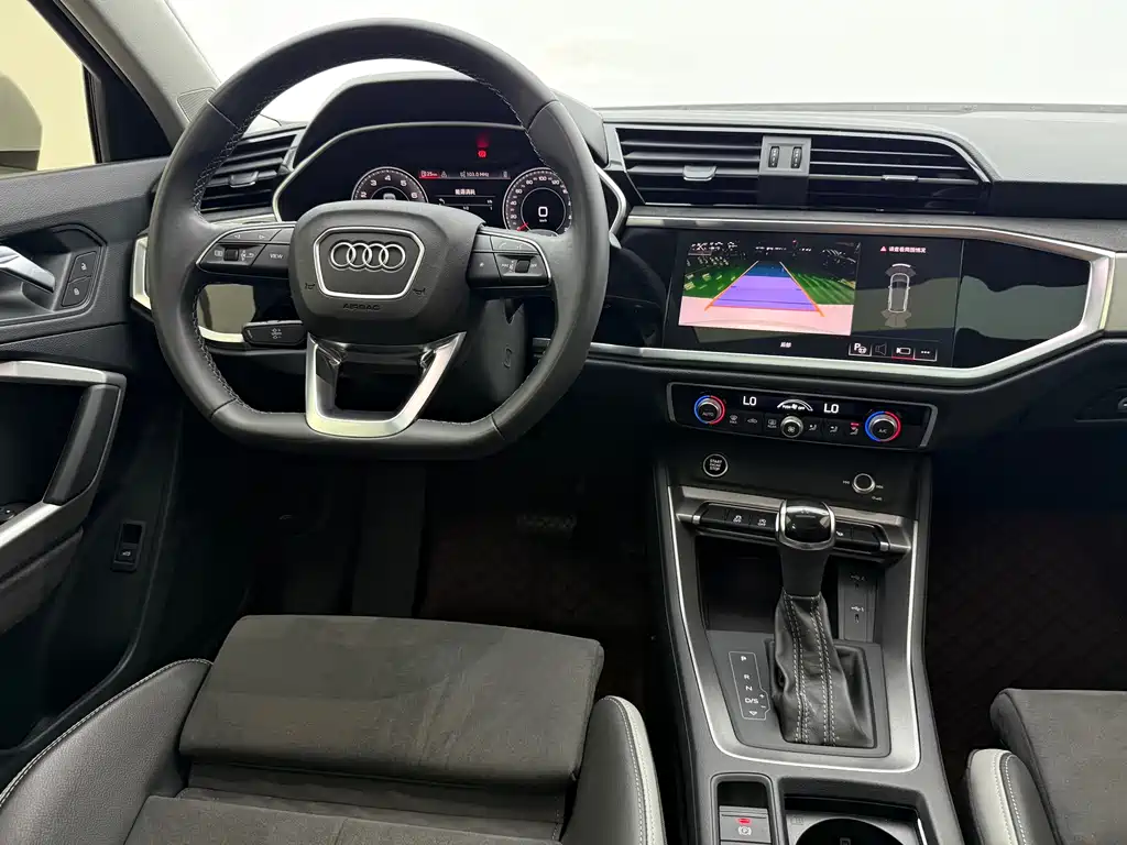 Audi Q3 — фото 10