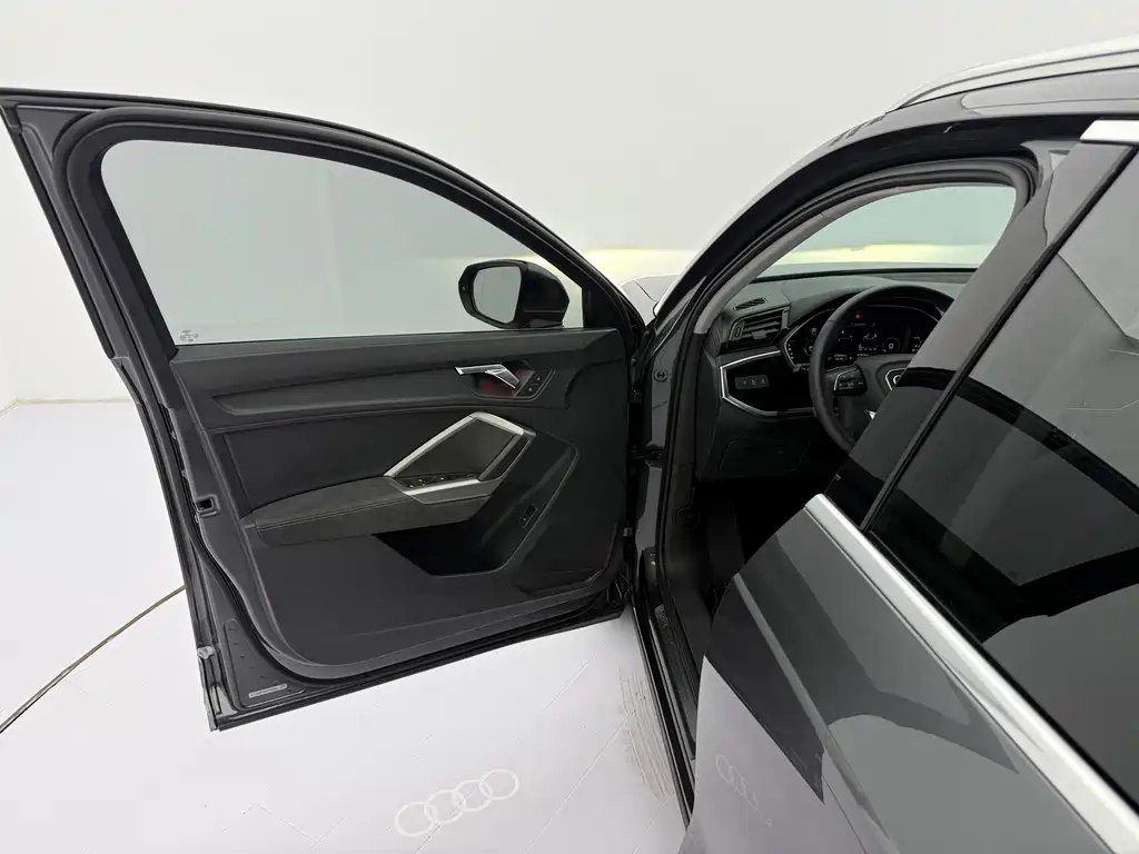 Audi Q3 — фото 23