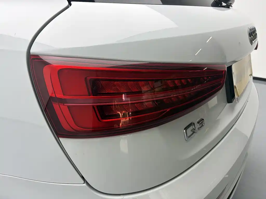 Audi Q3 — фото 10