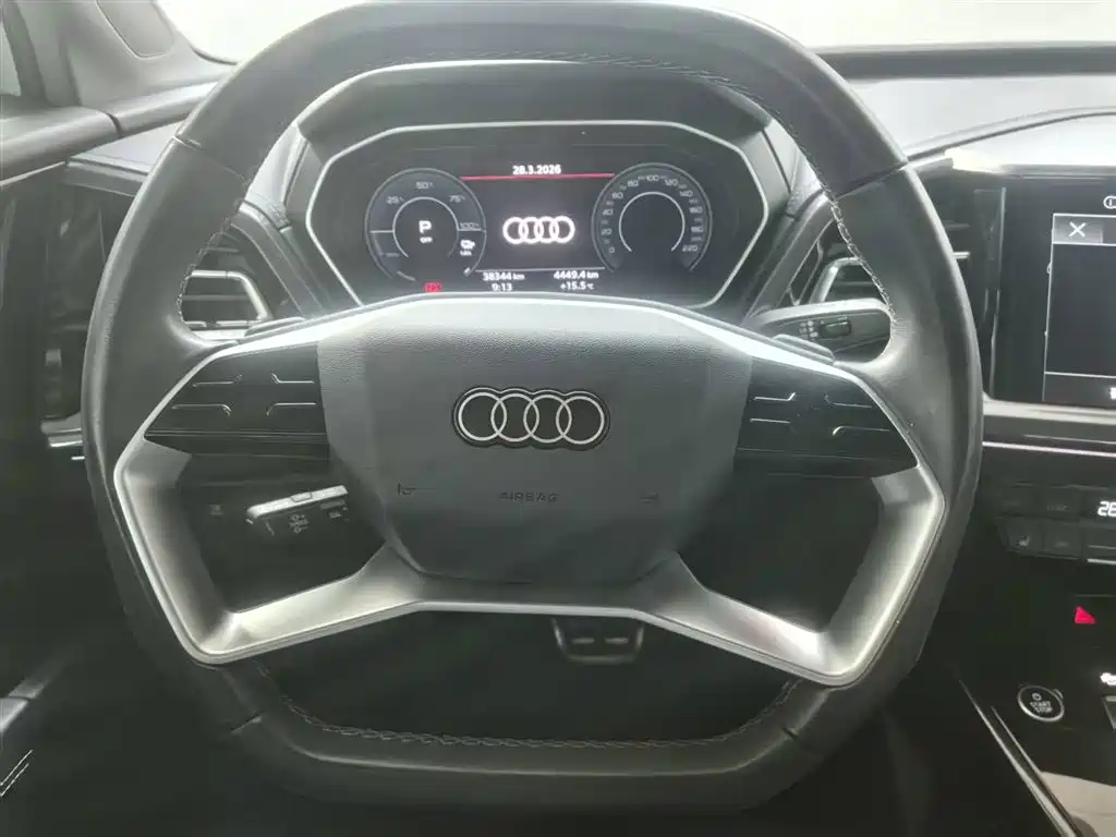 Audi Q4 e-tron — фото 3