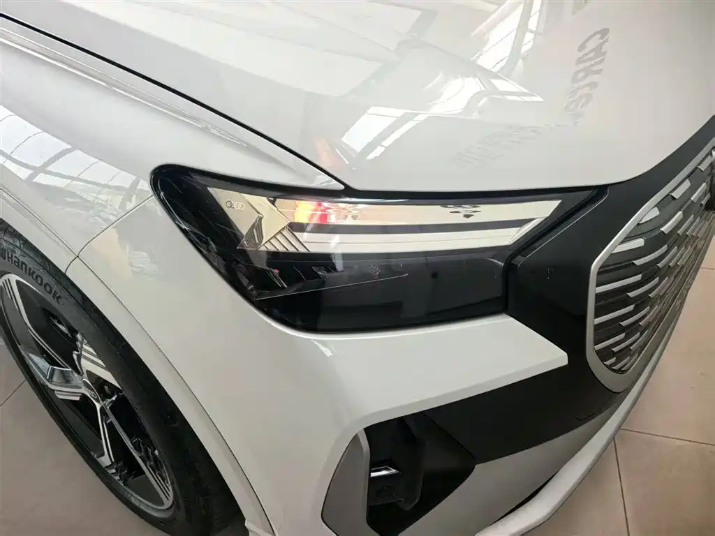 Audi Q4 e-tron — фото 4