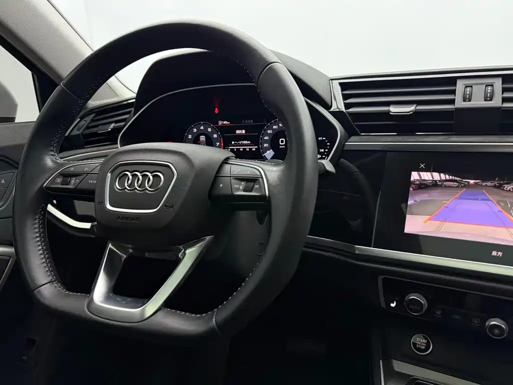 Audi Q3 — фото 10