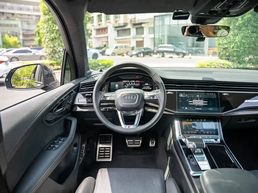 Audi SQ7 — фото 17